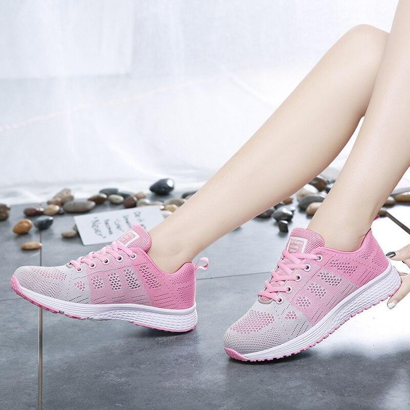 Chaussures de sport roses et blanches pour femmes, design respirant, semelle antidérapante, idéales pour la course et le fitness.
