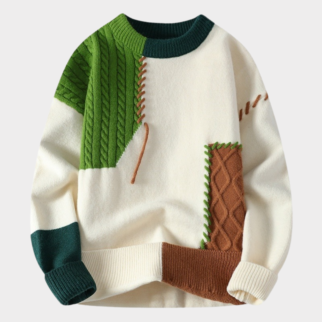 Pull en laine patchwork multicolore, motifs verts, marron et crème, manches longues, col rond. Style moderne et tendance pour l'hiver.