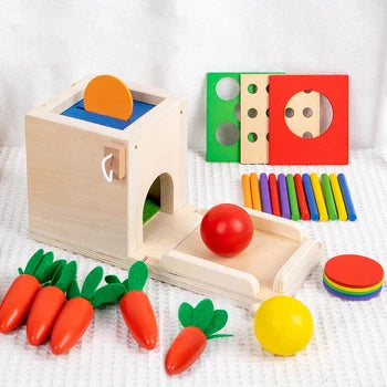 Jouet éducatif en bois pour enfants avec carottes, formes géométriques colorées, et bâtonnets. Stimule la motricité et l'apprentissage des couleurs.