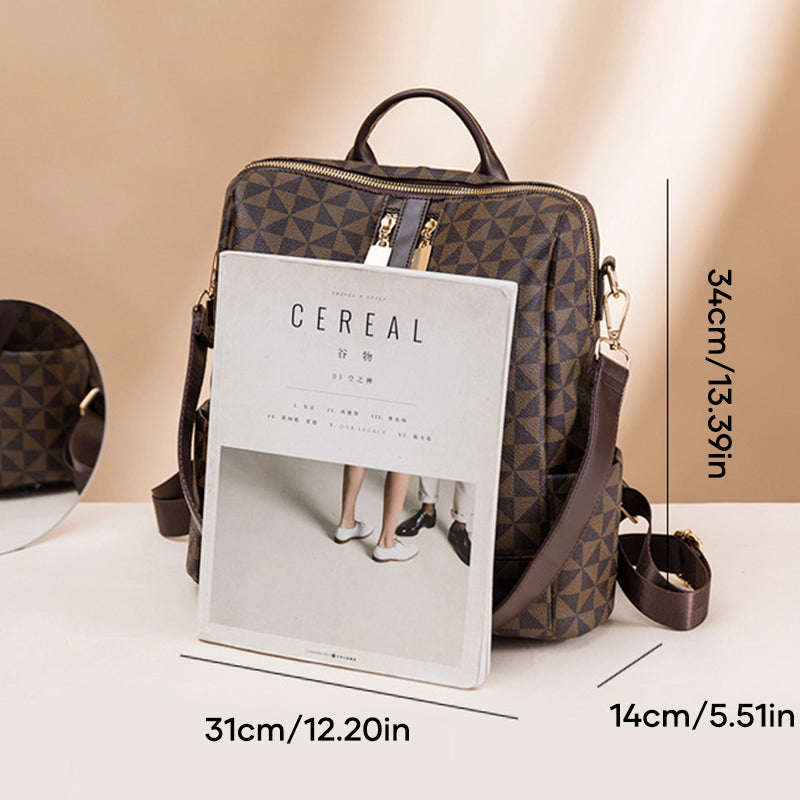 Sac à dos en cuir marron avec motif géométrique, dimensions 31x14x34 cm, tenant un magazine "Cereal". Design élégant et moderne pour femmes.