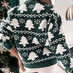 Pull de Noël vert avec motifs sapins blancs, femme de dos, ambiance festive, décoration de Noël, mode hiver, style confortable et chaleureux.