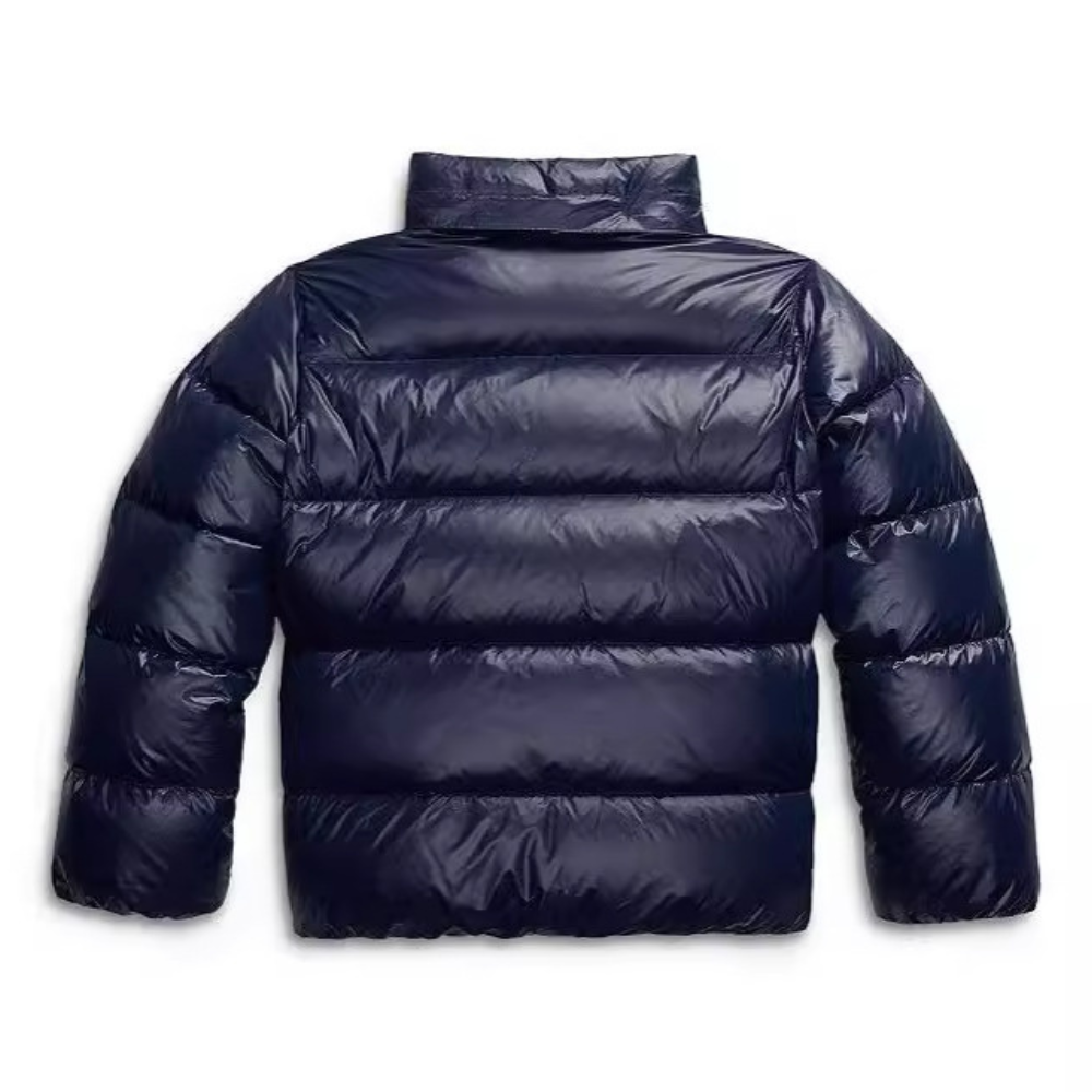 Doudoune bleu marine pour homme, vue de dos, matelassée, col montant, idéale pour l'hiver, style moderne et chaud, vêtement extérieur tendance.