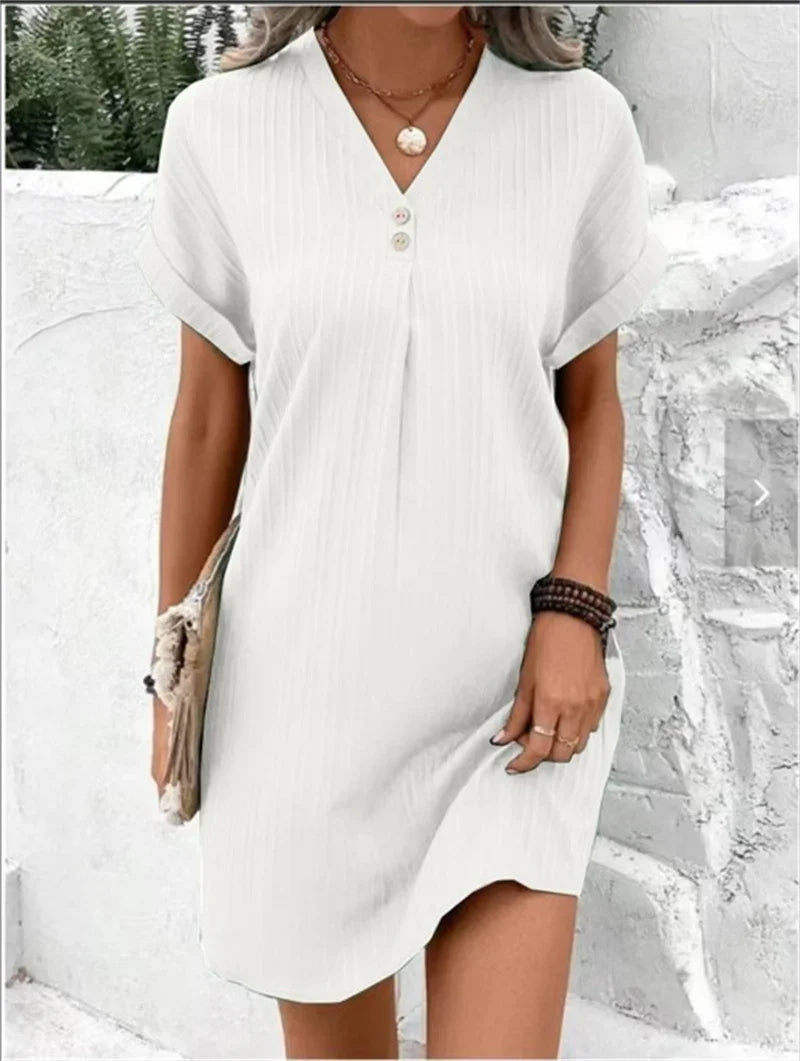 Robe d'été blanche à manches courtes, col en V, boutons décoratifs, tenue décontractée pour femme, idéale pour la plage ou les sorties estivales.