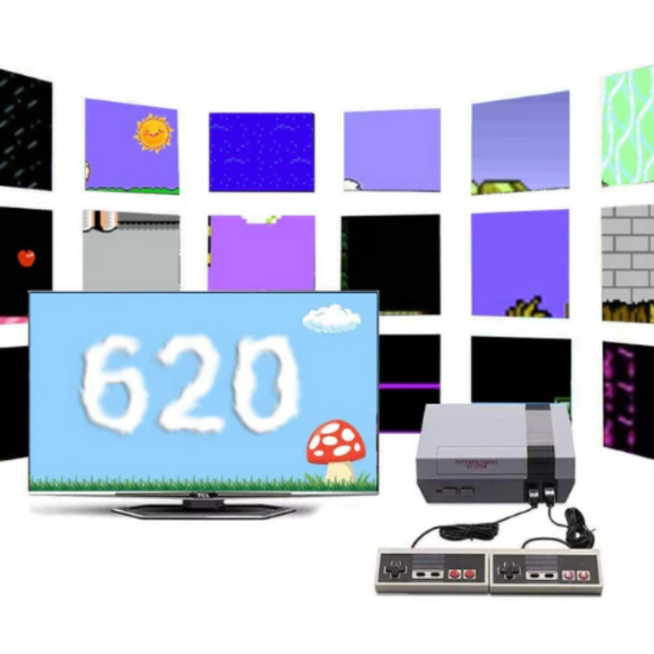 Console de jeu rétro avec manettes et écran affichant "620", entourée de captures d'écran de jeux vidéo classiques. Console NES, jeux rétro.