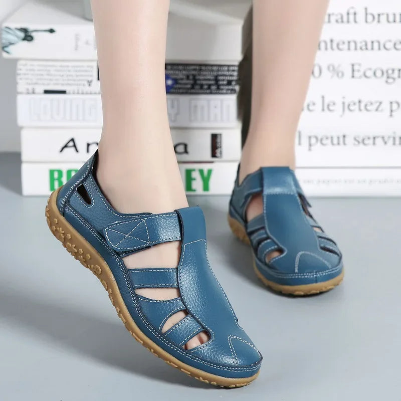 Chaussures en cuir bleu pour femmes, sandales confortables avec semelle antidérapante, design à lanières, idéales pour l'été et la marche.