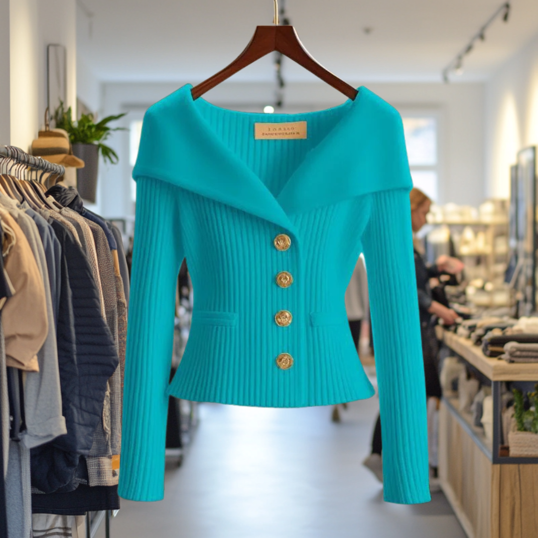 Veste turquoise élégante avec boutons dorés, exposée dans une boutique de mode moderne. Vêtements tendance, style chic, prêt-à-porter féminin.