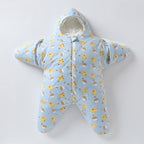 Combinaison bébé étoile bleue avec motifs Pikachu et Pokéball, idéale pour l'hiver. Vêtement chaud, mignon et confortable pour nouveau-né.