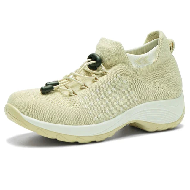 Chaussure de sport beige pour femme, semelle épaisse antidérapante, design respirant en maille, lacets élastiques, idéale pour la marche et le fitness.