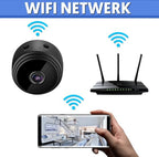 Caméra de sécurité WiFi connectée à un routeur et contrôlée via smartphone. Surveillance à distance, maison intelligente, technologie sans fil.