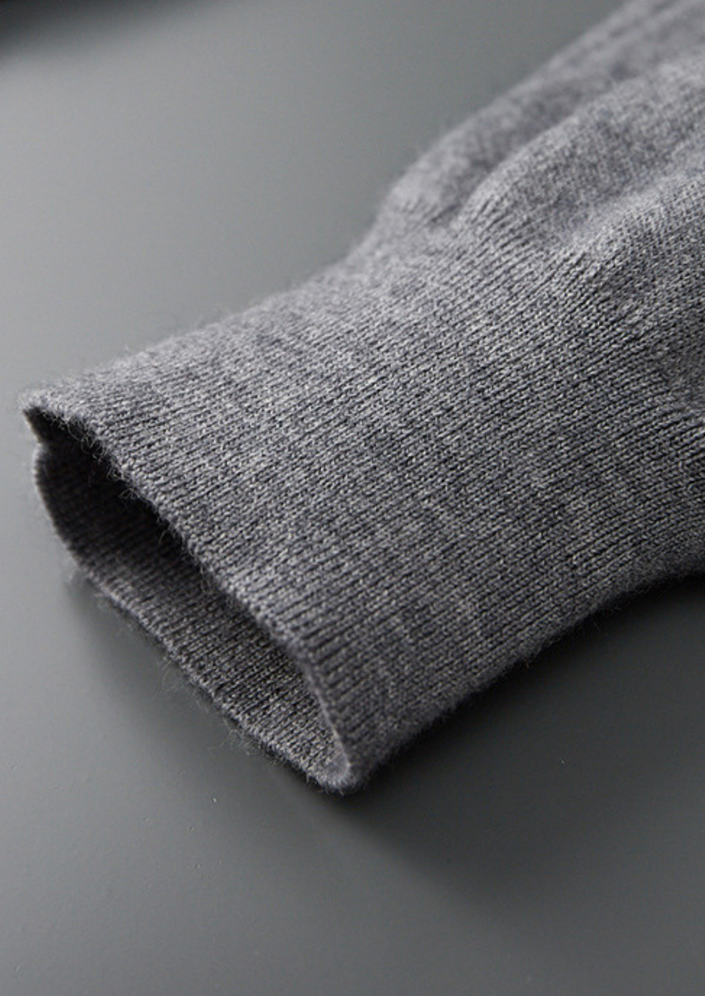 Grå uldtrøje med polokrave til mænd