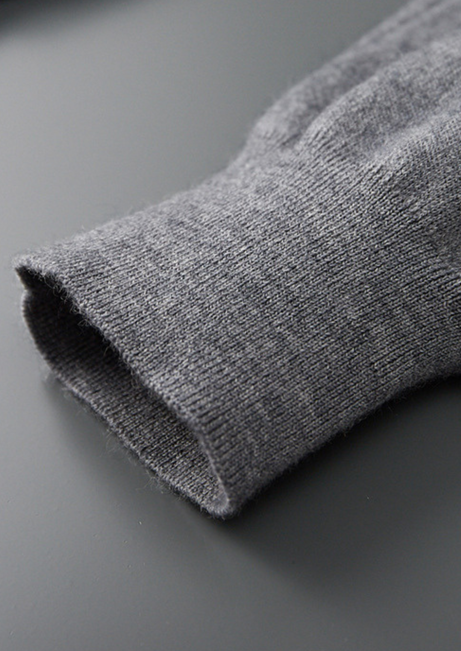 Grå uldtrøje med polokrave til mænd