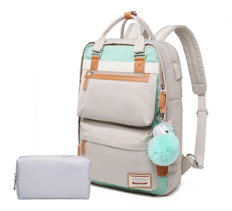 Sac à dos beige et vert menthe avec porte-clés pompon, poches multiples et trousse assortie. Idéal pour école, voyage, mode tendance.