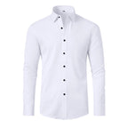 Chemise blanche élégante pour homme avec boutons noirs, manches longues, col classique. Mode masculine, vêtement formel, style moderne.