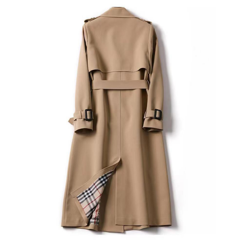 Manteau trench-coat beige classique avec doublure à motif tartan, ceinture et boucles aux poignets, élégant et intemporel pour mode automne-hiver.
