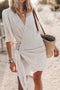 Vestido corto cruzado de lino para mujer: dobladillo asimétrico y corte ajustable para verano.
