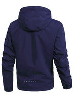 Veste imperméable bleu marine avec capuche, manches longues et détails réfléchissants. Idéale pour activités extérieures et temps pluvieux.