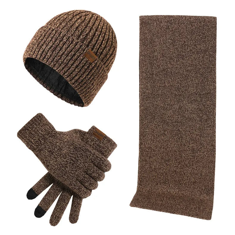Bonnet, écharpe et gants en tricot marron pour l'hiver, ensemble chaud et élégant, idéal pour le froid, accessoires mode homme et femme.