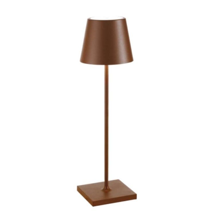 Lampe de table moderne en métal marron, design minimaliste, abat-jour conique, base carrée, idéale pour salon ou bureau, éclairage intérieur élégant.