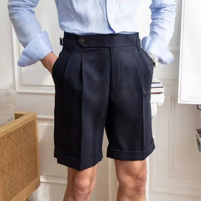 Pantalones cortos hasta la rodilla modernos e informales para hombre.