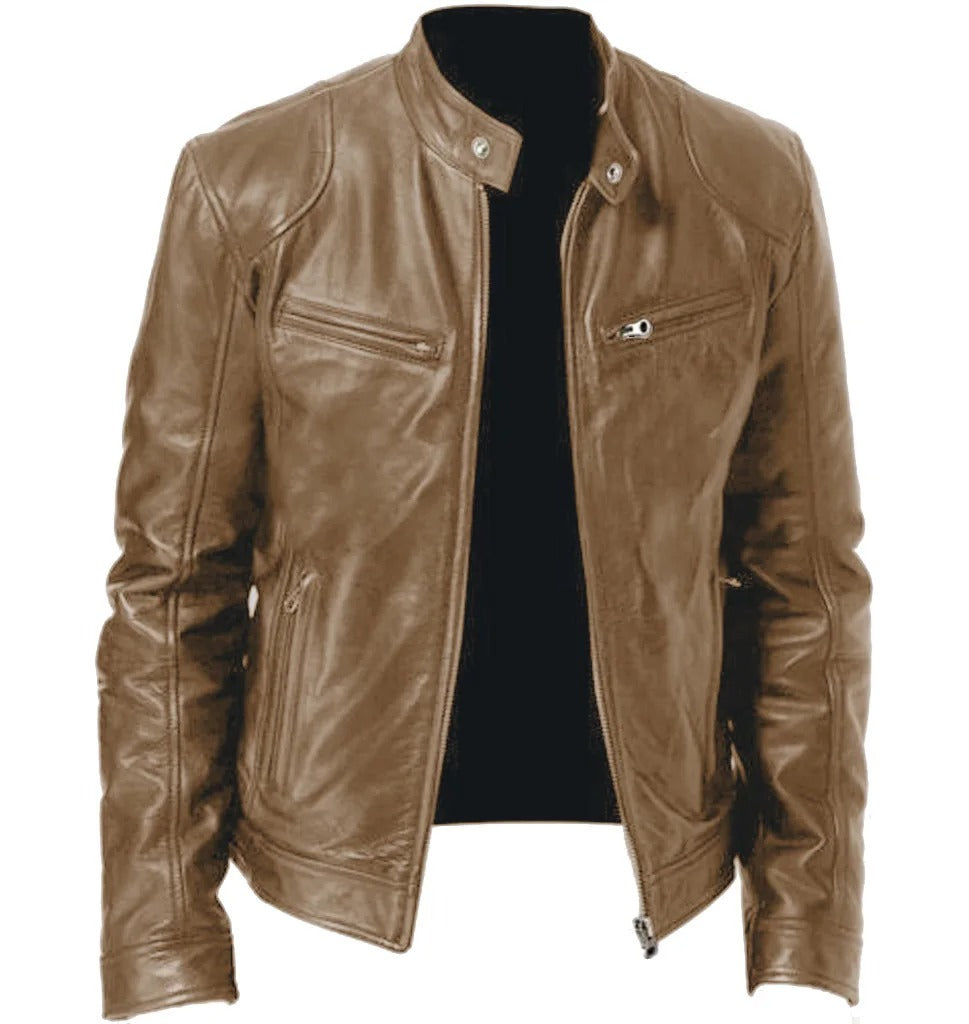 Veste en cuir marron pour homme, style motard, avec fermeture éclair et poches zippées. Mode masculine, blouson tendance, vêtement automne-hiver.