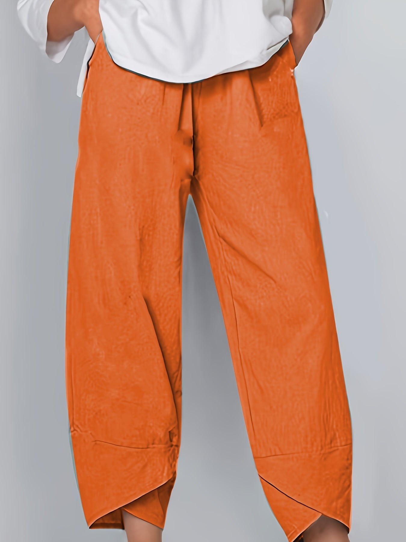 Pantalon large orange pour femme, coupe ample et taille haute, style décontracté. Mode féminine, tendance, confort, vêtement estival.