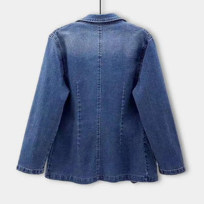 Veste en jean bleu pour femme, coupe droite, manches longues, style décontracté, idéale pour mode automne-hiver, tendance et polyvalente.