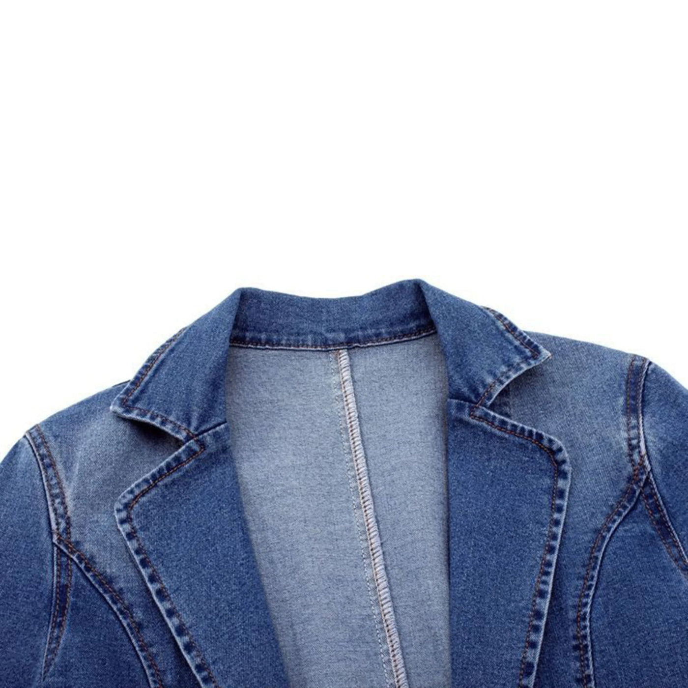 Veste en jean bleu pour femme, col à revers, couture centrale visible, style décontracté, mode tendance, vêtement en denim, gros plan.