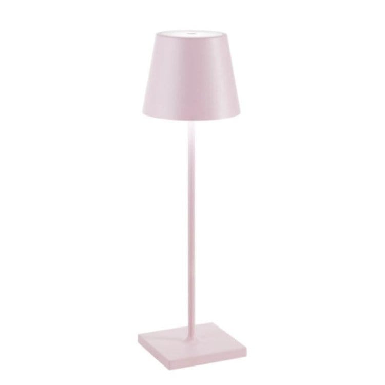 Lampe de table rose moderne avec abat-jour conique, pied fin et base carrée. Éclairage d'intérieur élégant et minimaliste.