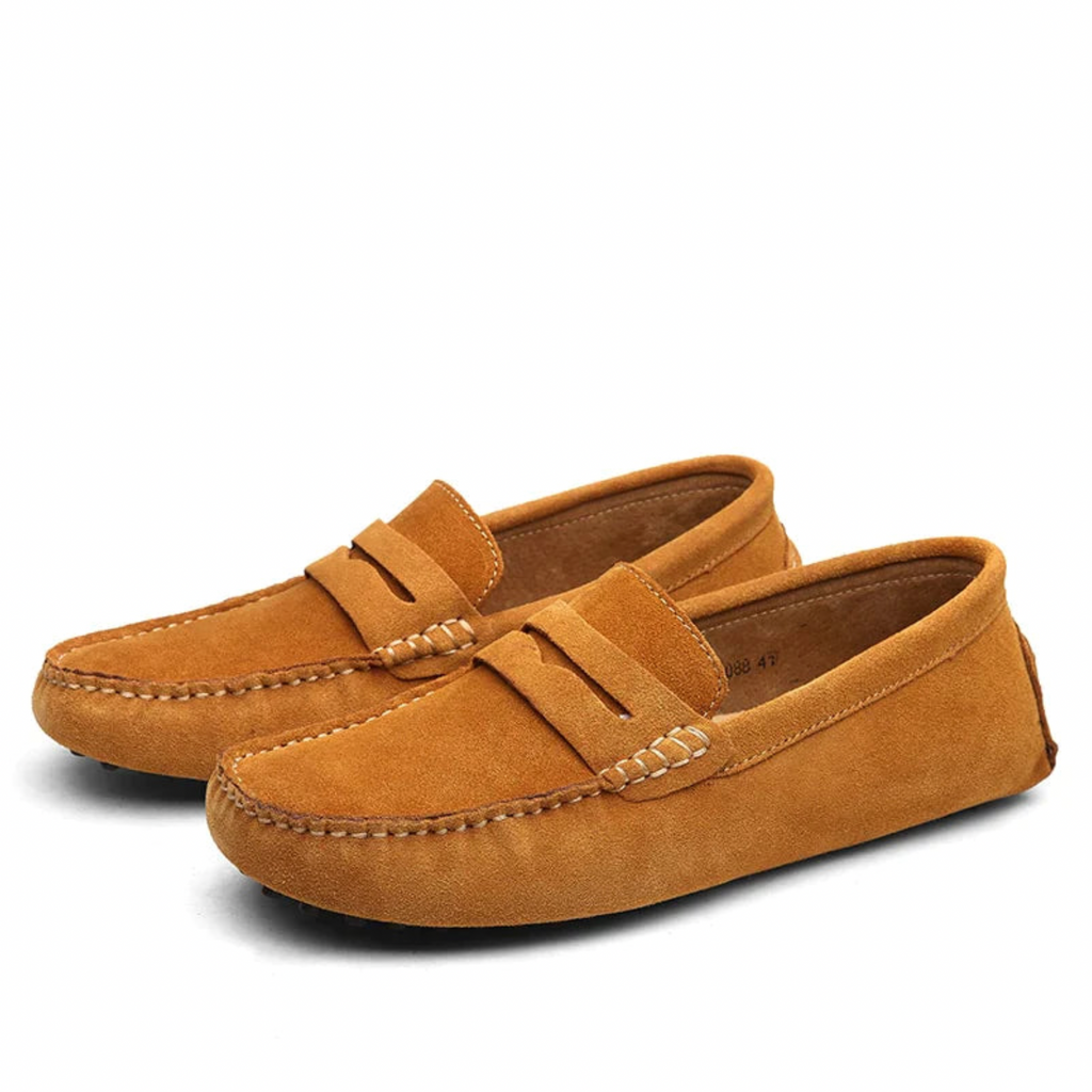 Mocassins en daim marron clair pour homme, style décontracté, couture apparente, semelle antidérapante, confortables et élégants.