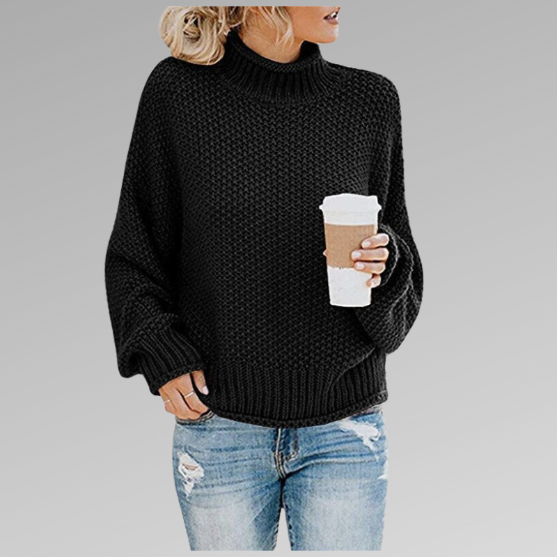 Femme en pull noir à col roulé, tenant un gobelet de café, portant un jean déchiré. Mode automne-hiver, style décontracté, tendance féminine.