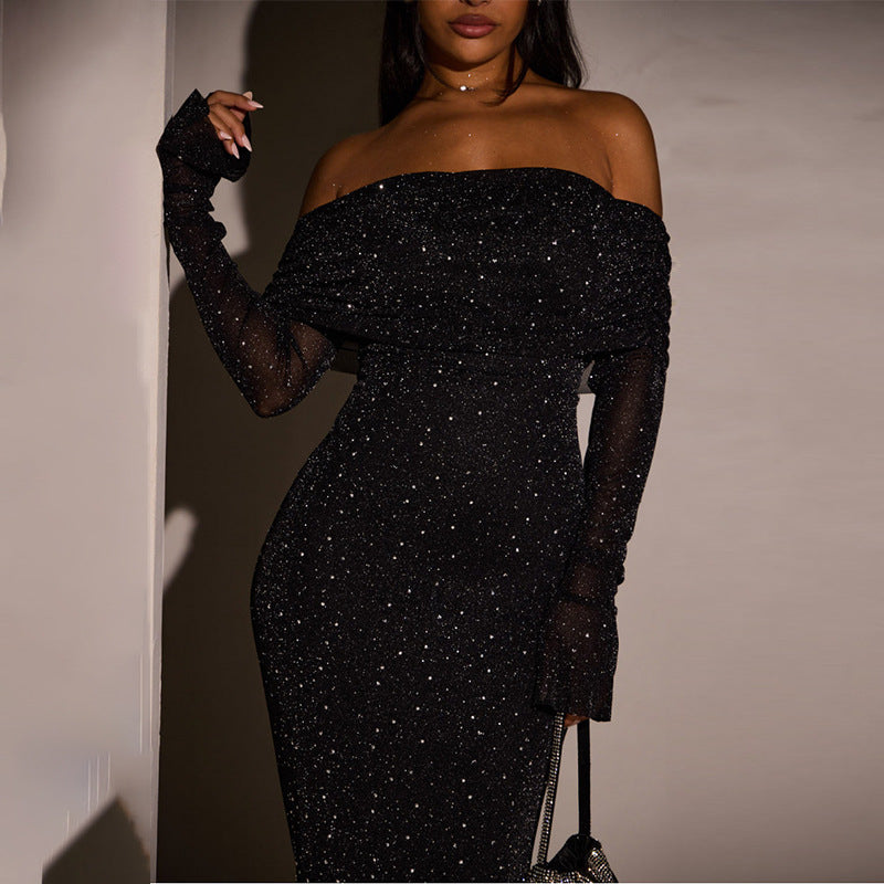 Robe noire à paillettes, épaules dénudées, manches longues transparentes, tenue élégante de soirée, mode féminine chic et glamour.