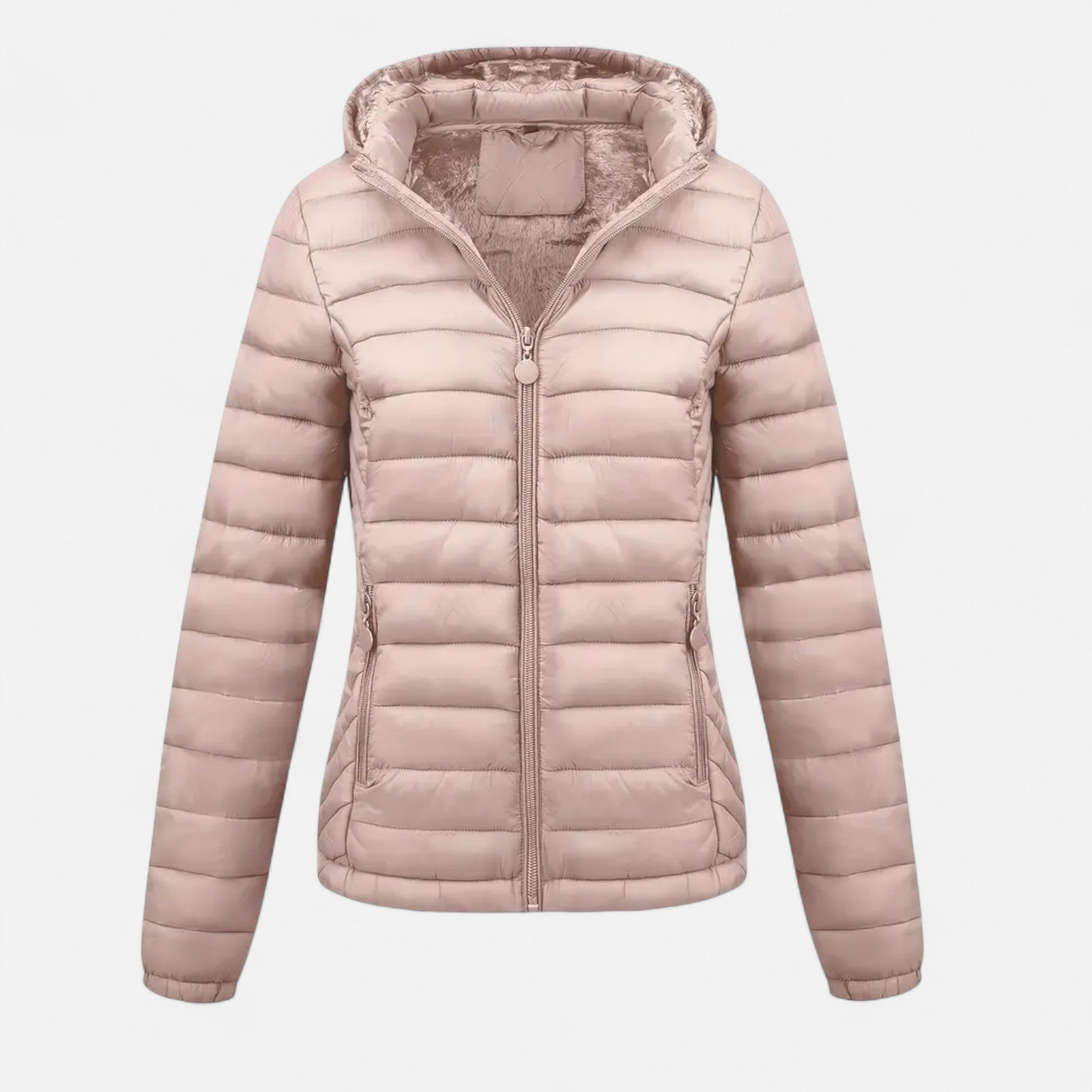 Doudoune femme beige avec capuche, fermeture éclair, poches latérales. Veste matelassée légère, idéale pour l'hiver. Mode féminine tendance.