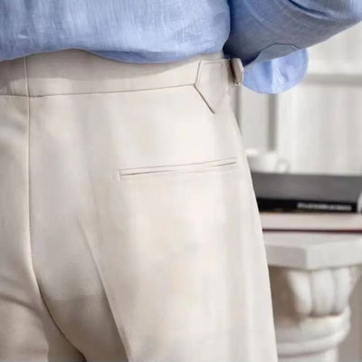Pantalones cortos hasta la rodilla modernos e informales para hombre.