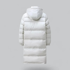 Doudoune longue blanche avec capuche, design matelassé, manches longues, idéale pour l'hiver. Vêtement chaud et élégant pour temps froid.