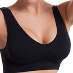Soutien-gorge de sport noir sans coutures, offrant un maintien optimal et un confort maximal, idéal pour fitness et activités sportives.