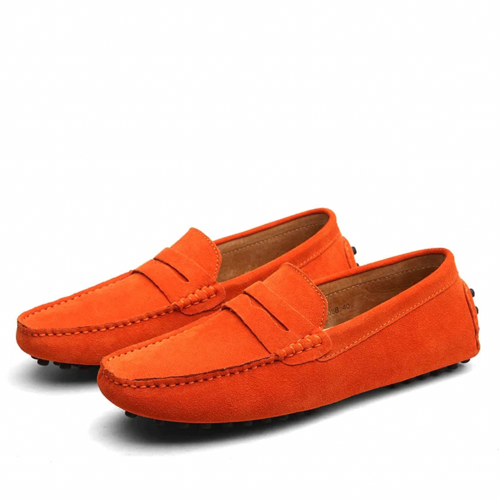 Mocassins en daim orange pour hommes, élégants et confortables, semelle antidérapante, style décontracté, parfaits pour toutes occasions.