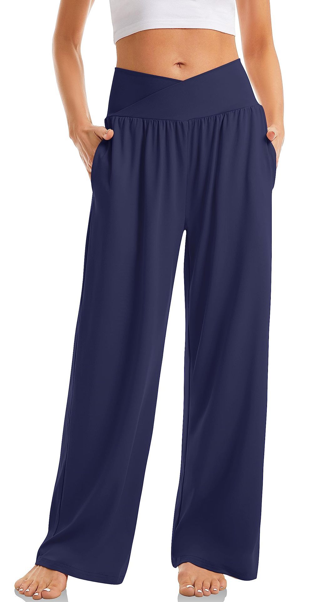 Pantalon large bleu marine pour femme, taille haute croisée, poches latérales, style décontracté, idéal pour yoga ou détente.