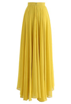 Jupe longue jaune en mousseline, fluide et élégante, idéale pour l'été. Mode féminine, vêtement tendance, style décontracté chic.