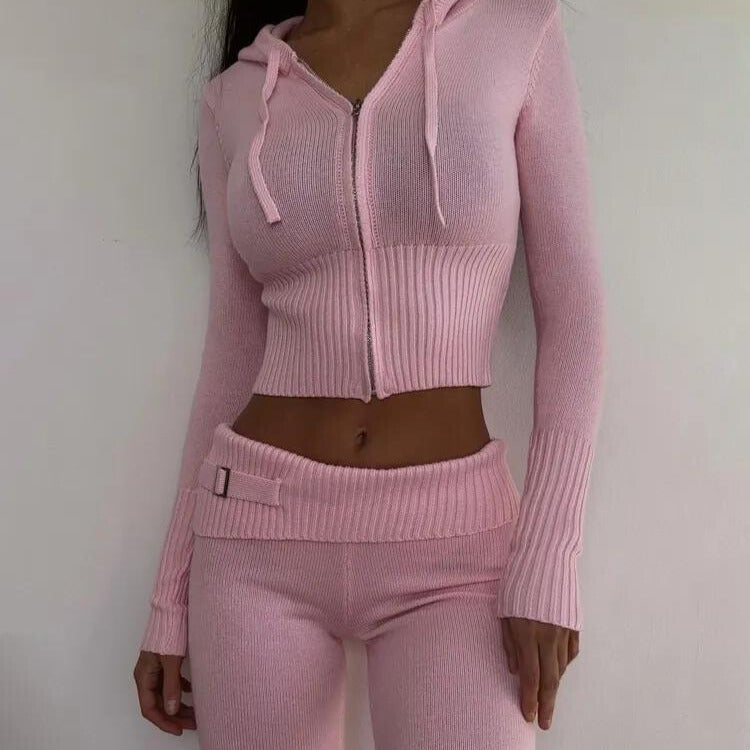 Veste et pantalon rose en tricot, style décontracté, ajusté, avec fermeture éclair et capuche, mode féminine tendance, tenue confortable.