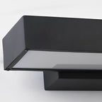 Applique murale extérieure moderne noire, design rectangulaire, éclairage LED, idéale pour jardin, terrasse, façade, étanche et écoénergétique.