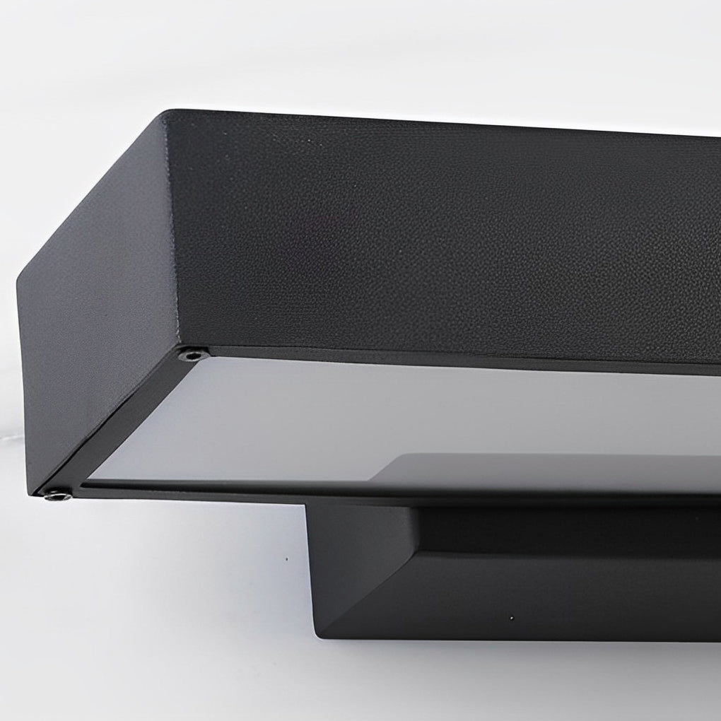 Applique murale extérieure moderne noire, design rectangulaire, éclairage LED, idéale pour jardin, terrasse, façade, étanche et écoénergétique.