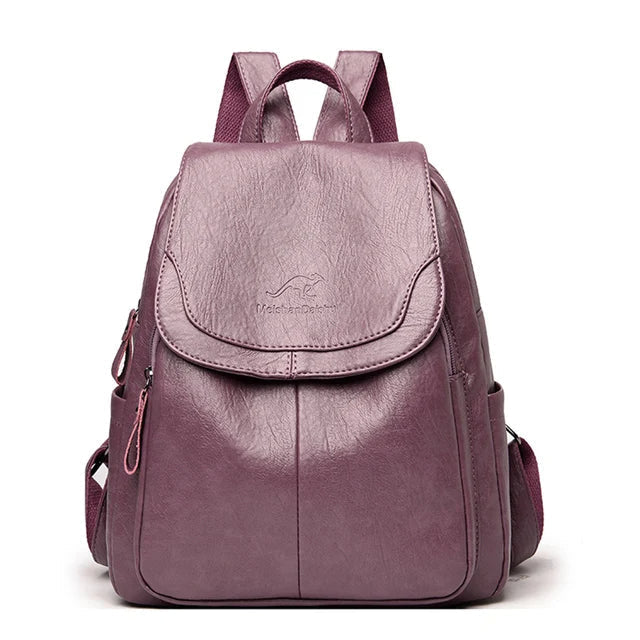 Sac à dos en cuir violet pour femme, design élégant avec poches latérales zippées, idéal pour la mode et le quotidien. Accessoire tendance.