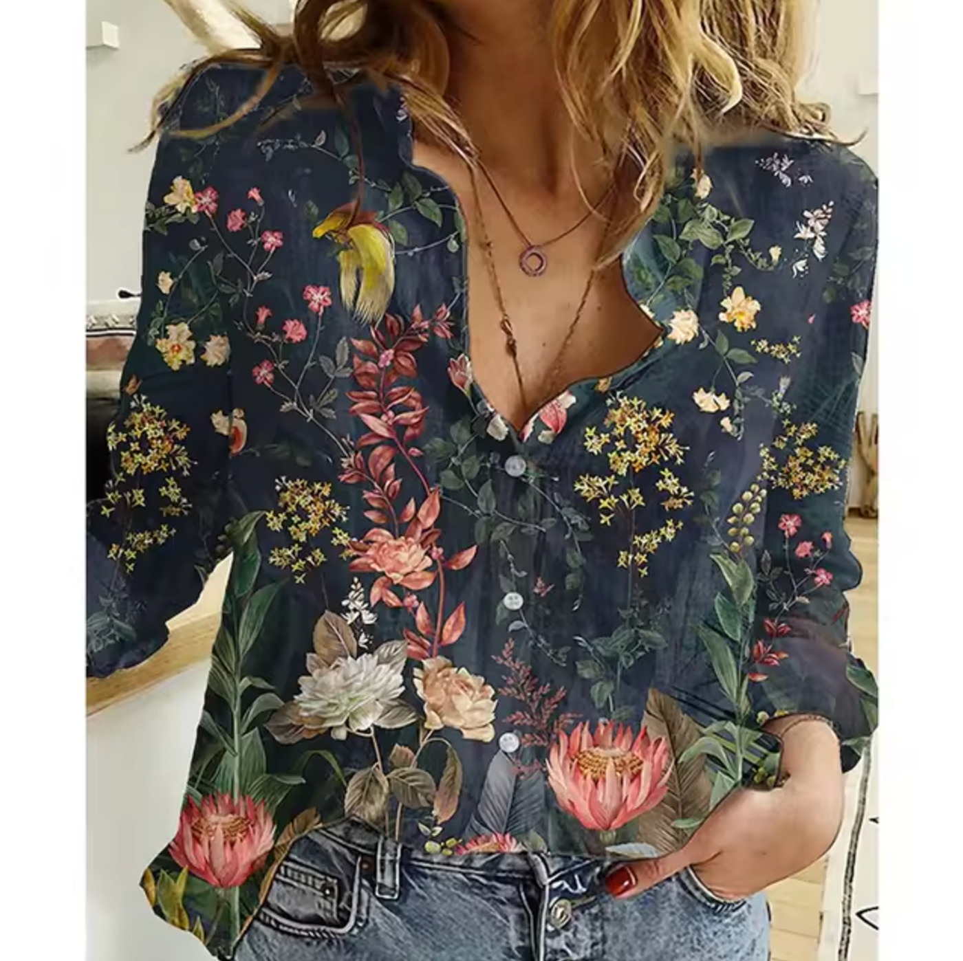 Blusa con estampado floral de fresia