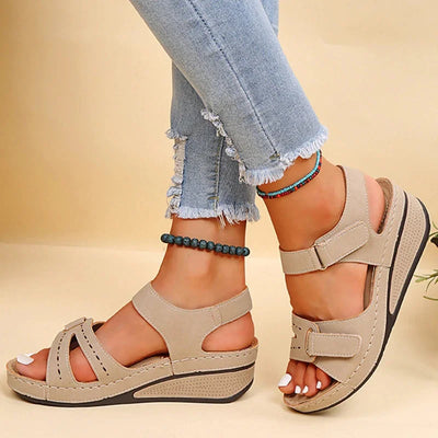 Sandalias ortopédicas cómodas para mujer.