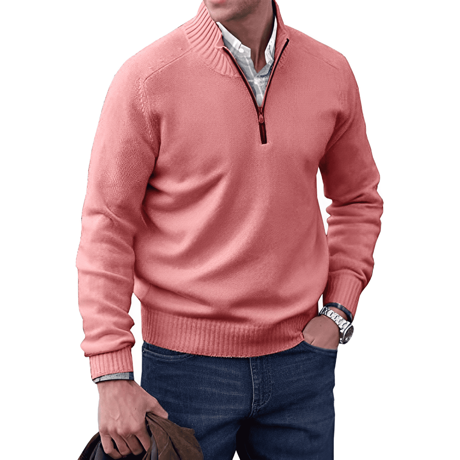 Homme portant un pull rose à col zippé, chemise blanche, jean bleu, montre argentée, tenant une veste marron. Mode masculine élégante et décontractée.