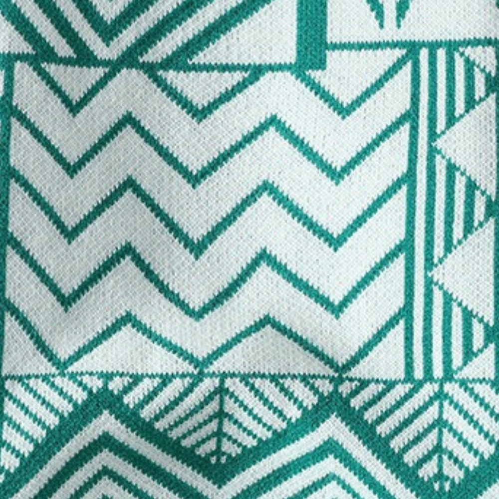 Motif géométrique vert et blanc avec chevrons et lignes, design textile moderne, fond abstrait, décoration intérieure tendance.