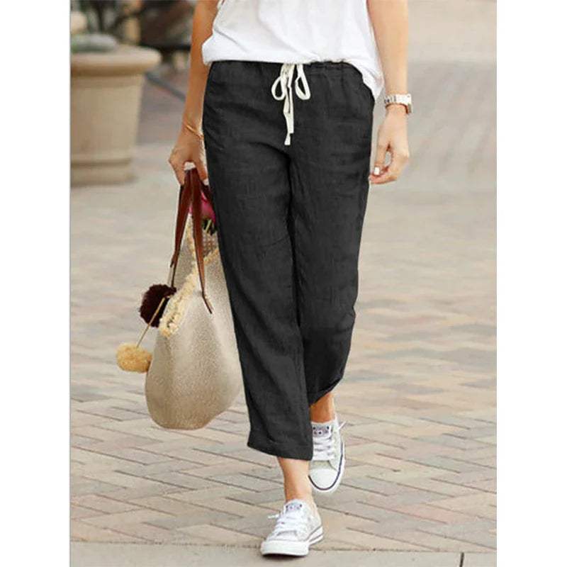 Pantalón casual de mujer en tejido transpirable con corte 7/8 y cintura elástica.