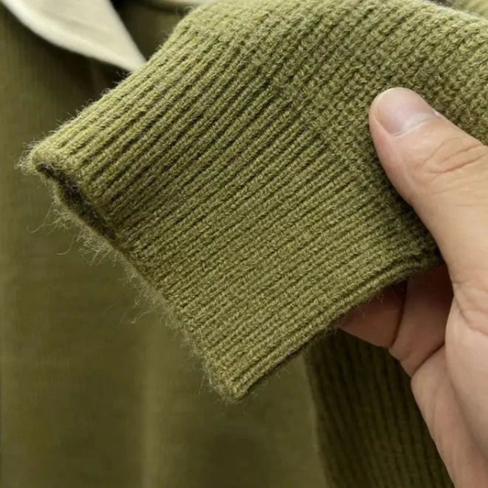 Camisa de hombre con cuello alto y cremallera: deportiva y elegante.