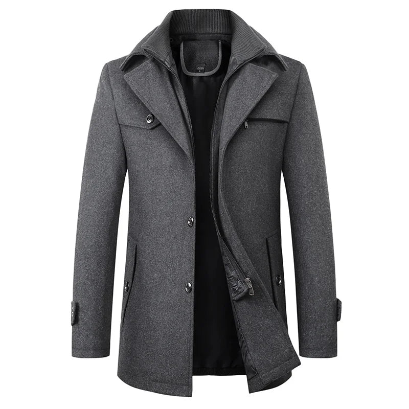 Manteau homme gris élégant, col montant, boutons, poches latérales, style classique, idéal pour hiver, mode masculine, vêtement chaud.