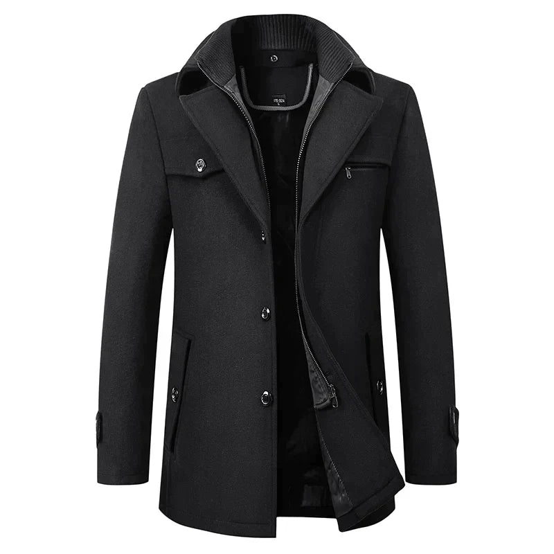 Manteau homme noir élégant, col montant, fermeture éclair, boutons, poches latérales, style moderne, idéal pour hiver et automne.